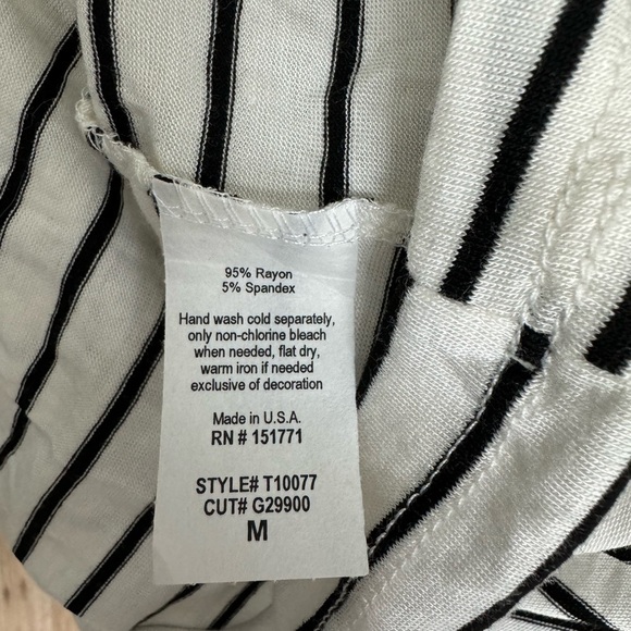 Striped Black and White Women's Top Size Medium NWOT - Picture 4 of 4
